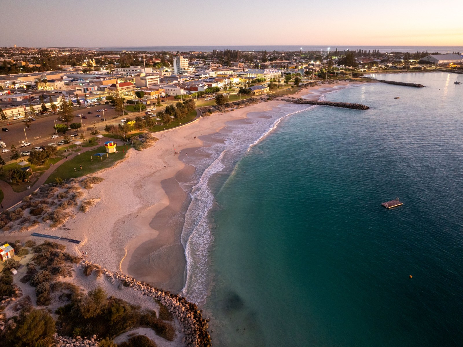 Geraldton foreshore at dusk